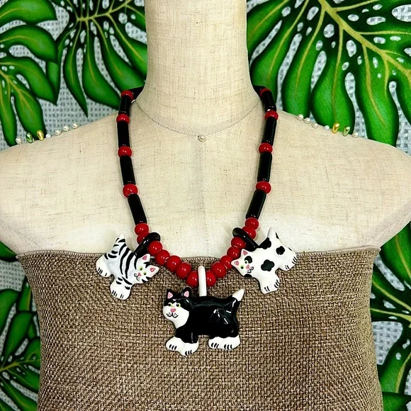 🖤©️FLYING COLORS ‘LOVING CATS’ vintage Ceramic necklace